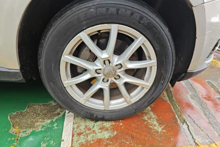 Used Audi Q5 2013 40 TFSI Ambition Right Front Wheel Hub