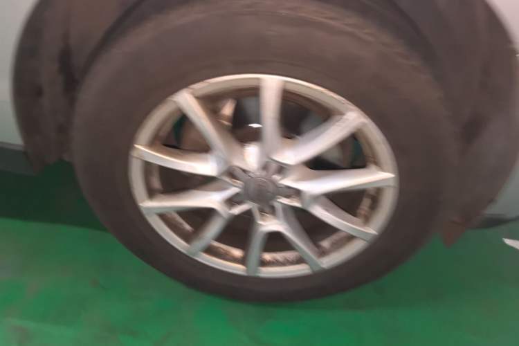 Used Audi Q5 2013 40 TFSI Ambition Right Front Wheel Hub