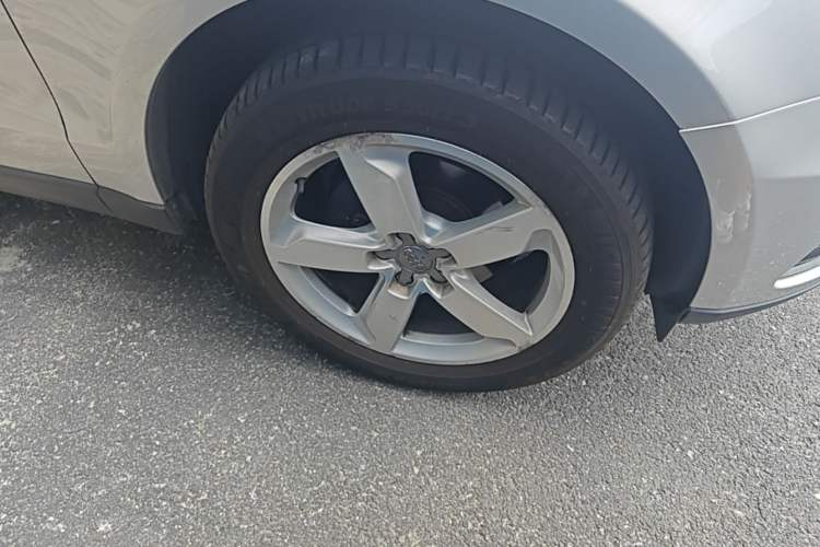 Used Audi Q5 2013 40 TFSI Comfort Edition Right Front Wheel Hub