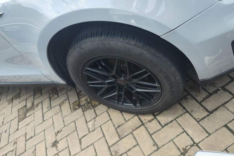 Used Audi Q5 2013 40 TFSI Technology Edition Right Front Wheel Hub