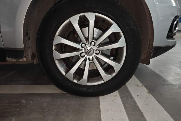 Used Audi Q5 2013 40 TFSI Technology Edition Right Front Wheel Hub