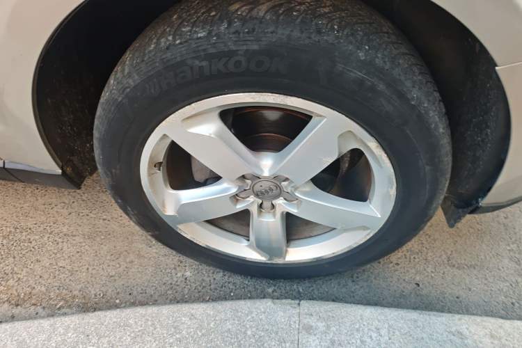 Used Audi Q5 2013 40 TFSI Dynamic Edition Right Front Wheel Hub