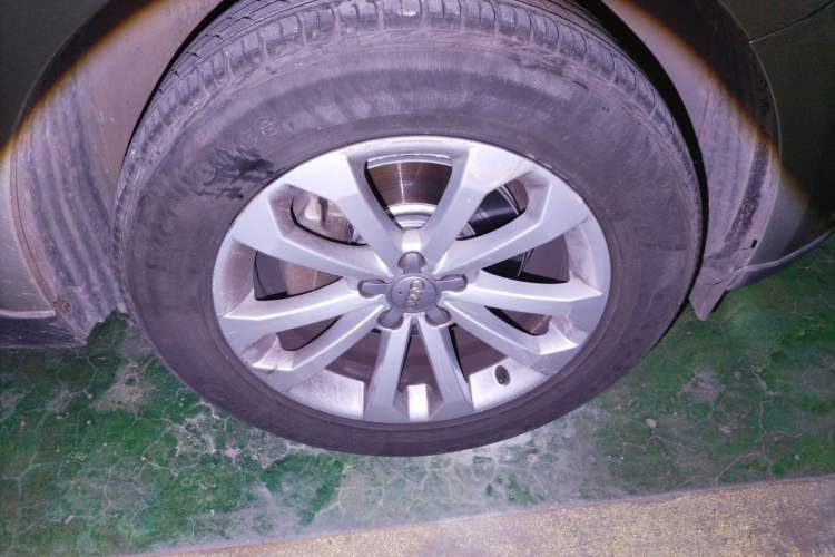 Used Audi Q5 2013 40 TFSI Technology Edition Right Front Wheel Hub