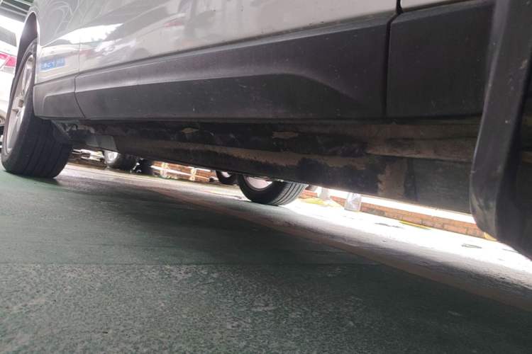 Used Audi Q5 2013 40 TFSI Comfort Edition Right Side Sill