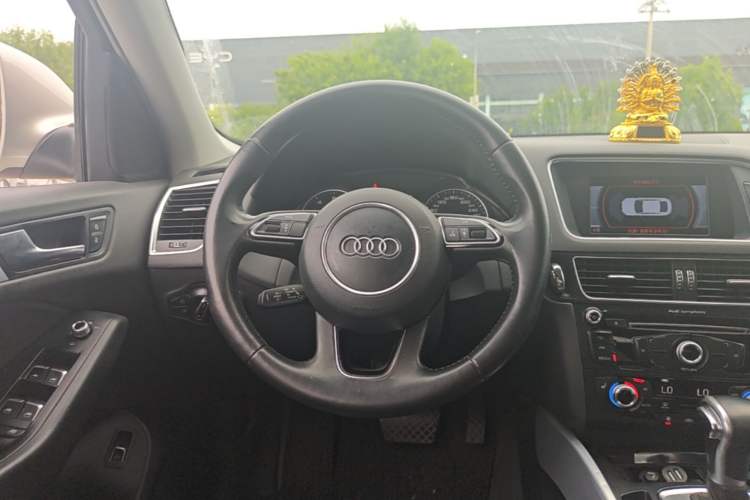 Used Audi Q5 2013 40 TFSI Ambition Steering Wheel