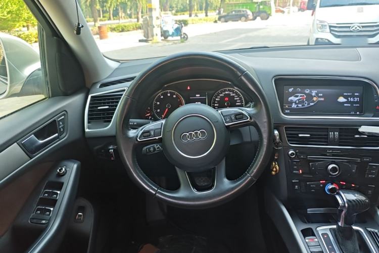 Used Audi Q5 2013 40 TFSI Ambition Steering Wheel