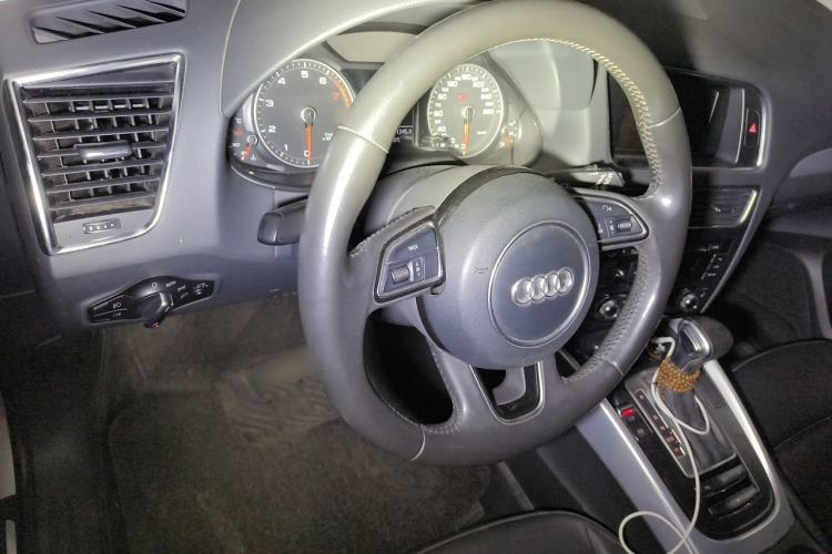 Used Audi Q5 2013 40 TFSI Technology Edition Steering Wheel