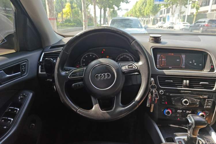 Used Audi Q5 2013 40 TFSI Technology Edition Steering Wheel