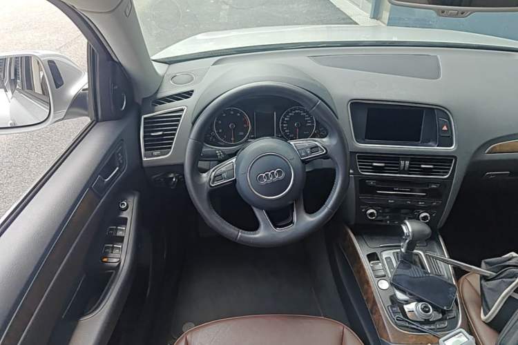 Used Audi Q5 2013 40 TFSI Comfort Edition Steering Wheel