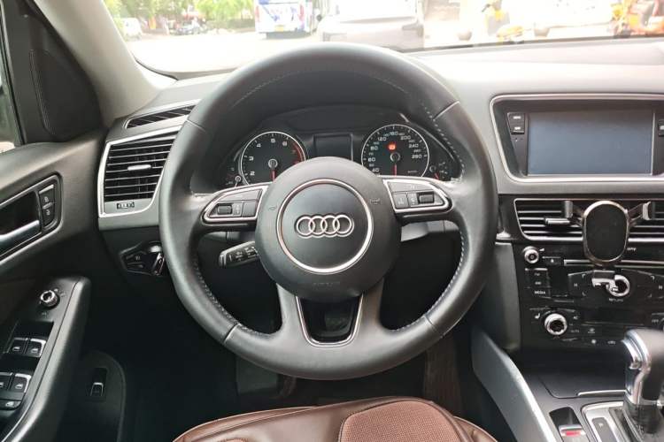 Used Audi Q5 2013 40 TFSI Technology Edition Steering Wheel