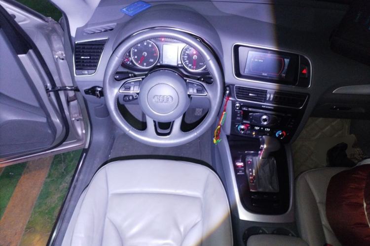 Used Audi Q5 2013 40 TFSI Technology Edition Steering Wheel