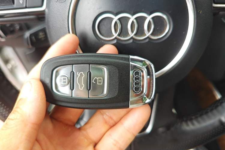 Used Audi Q5 2013 40 TFSI Comfort Edition Vehicle Key