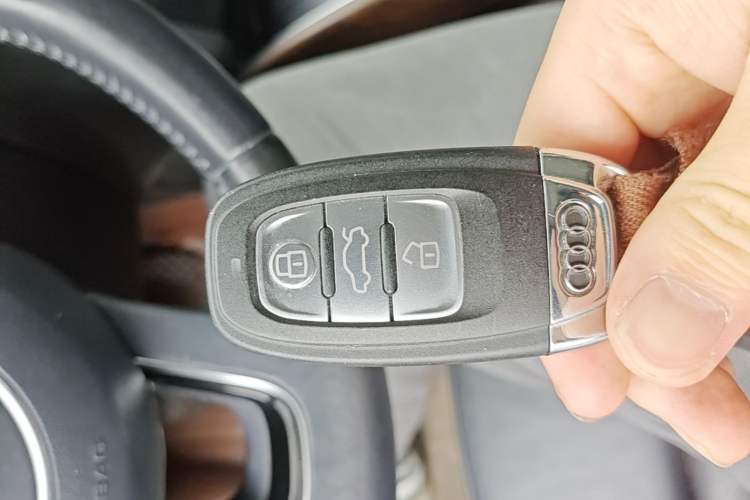 Used Audi Q5 2013 40 TFSI Comfort Edition Vehicle Key