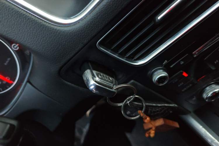 Used Audi Q5 2013 40 TFSI Technology Edition Vehicle Key