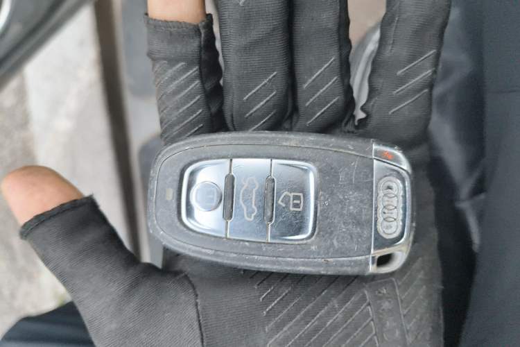 Used Audi Q5 2013 40 TFSI hybrid Vehicle Key