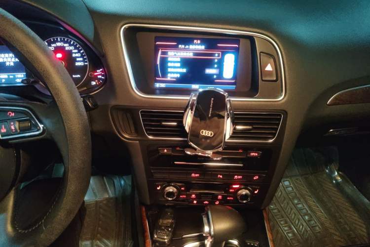 Used Audi Q5 2013 40 TFSI Comfort Edition Audio And AC Panel