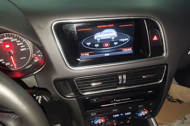 Used Audi Q5 2013 45 TFSI quattro Sport Edition Audio And AC Panel