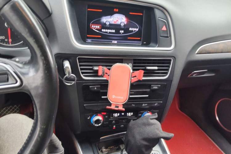 Used Audi Q5 2013 40 TFSI Comfort Edition Audio And AC Panel