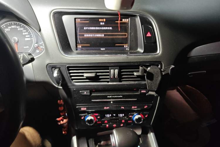 Used Audi Q5 2013 45 TFSI quattro Sport Edition Audio And AC Panel