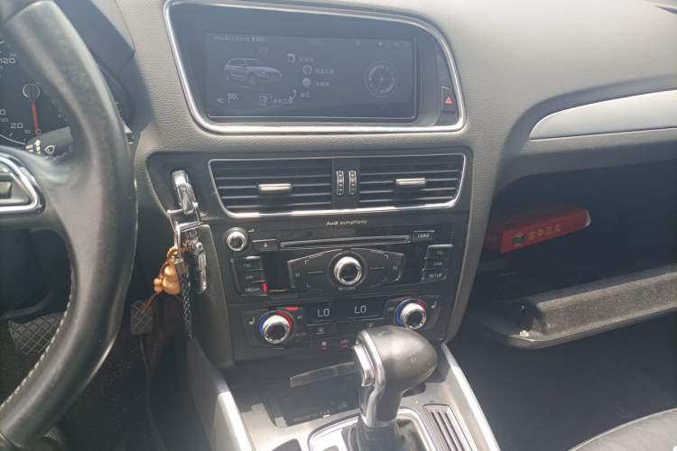 Used Audi Q5 2013 40 TFSI Technology Edition Audio And AC Panel