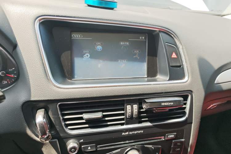 Used Audi Q5 2013 40 TFSI Technology Edition Audio And AC Panel
