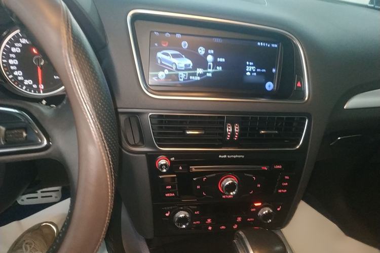 Used Audi Q5 2013 40 TFSI Technology Edition Audio And AC Panel