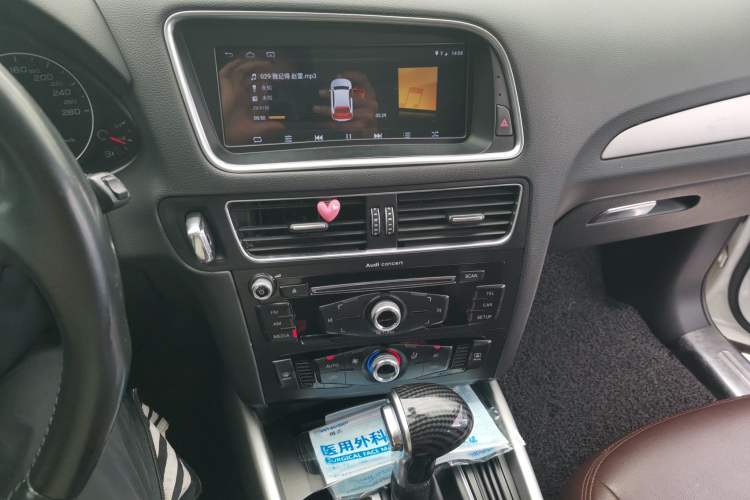 Used Audi Q5 2013 40 TFSI Ambition Audio And AC Panel