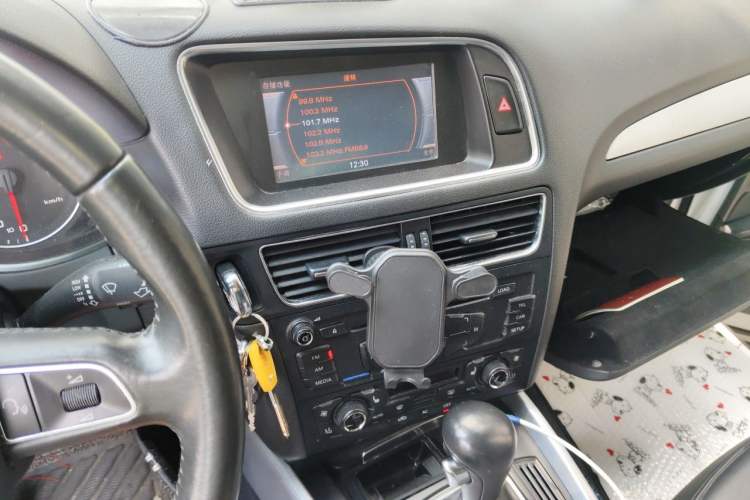 Used Audi Q5 2013 40 TFSI Technology Edition Audio And AC Panel