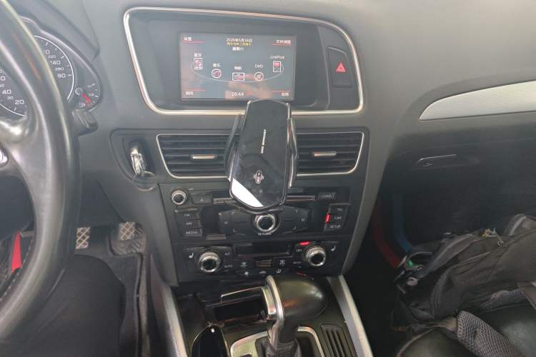 Used Audi Q5 2013 40 TFSI Technology Edition Audio And AC Panel