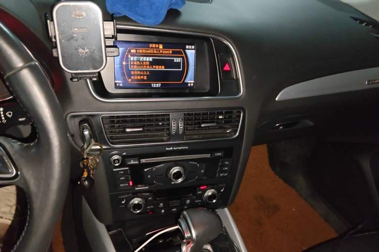 Used Audi Q5 2013 40 TFSI Technology Edition Audio And AC Panel