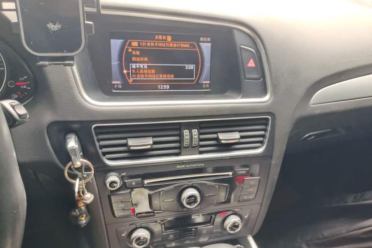 Used Audi Q5 2013 40 TFSI Technology Edition Audio And AC Panel