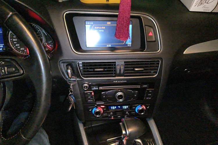 Used Audi Q5 2013 40 TFSI Technology Edition Audio And AC Panel