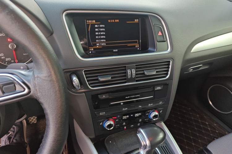 Used Audi Q5 2013 45 TFSI quattro Sport Edition Audio And AC Panel