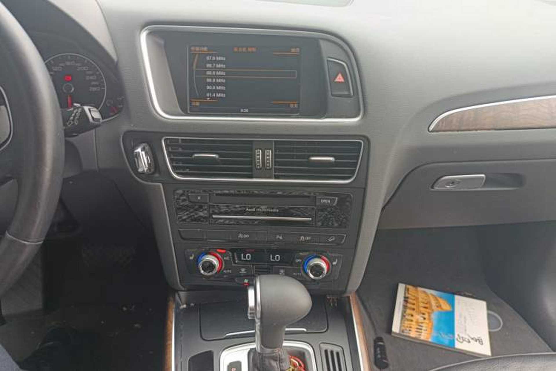 Used Audi Q5 2013 40 TFSI Comfort Edition Audio And AC Panel