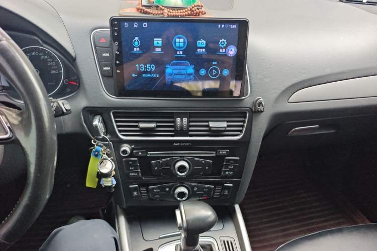 Used Audi Q5 2013 40 TFSI Ambition Audio And AC Panel