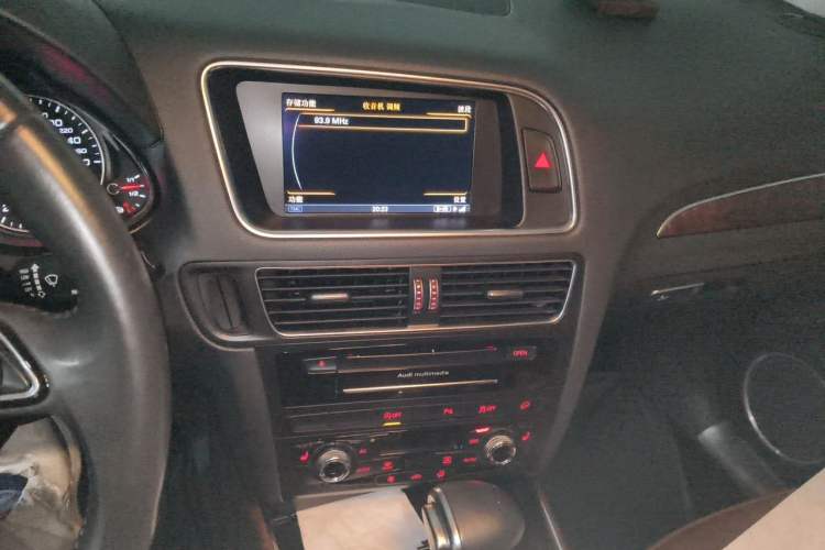 Used Audi Q5 2013 40 TFSI Comfort Edition Audio And AC Panel