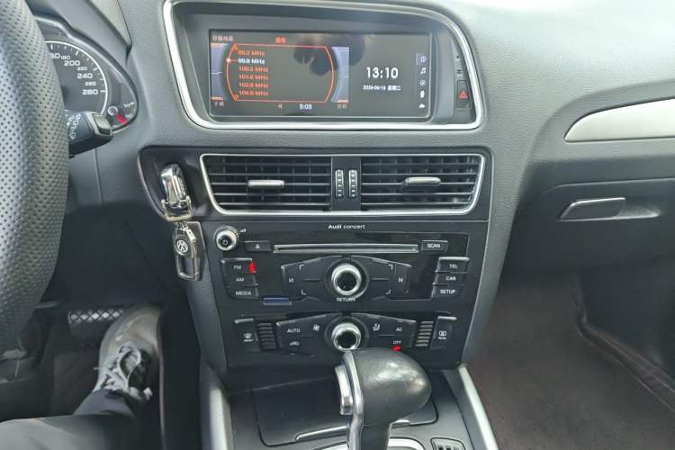 Used Audi Q5 2013 40 TFSI Ambition Audio And AC Panel