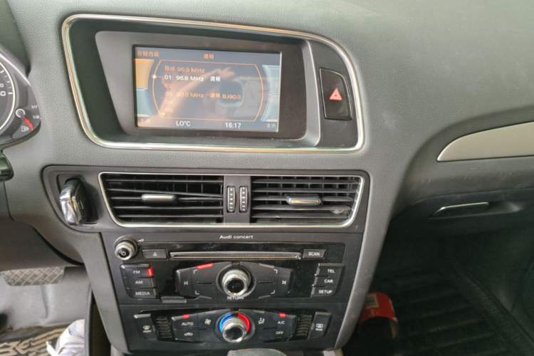 Used Audi Q5 2013 40 TFSI Ambition Audio And AC Panel