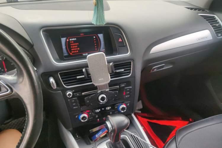 Used Audi Q5 2013 40 TFSI Technology Edition Audio And AC Panel