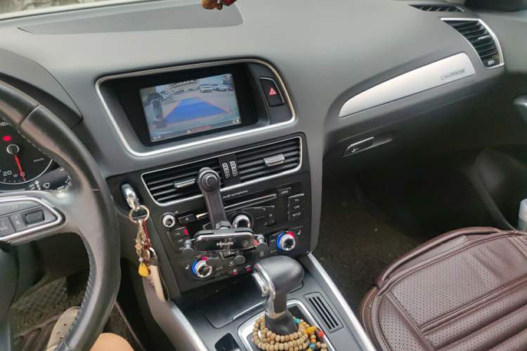 Used Audi Q5 2013 40 TFSI Technology Edition Audio And AC Panel