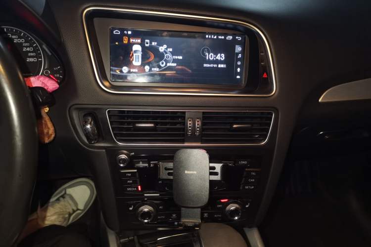 Used Audi Q5 2013 40 TFSI Technology Edition Audio And AC Panel
