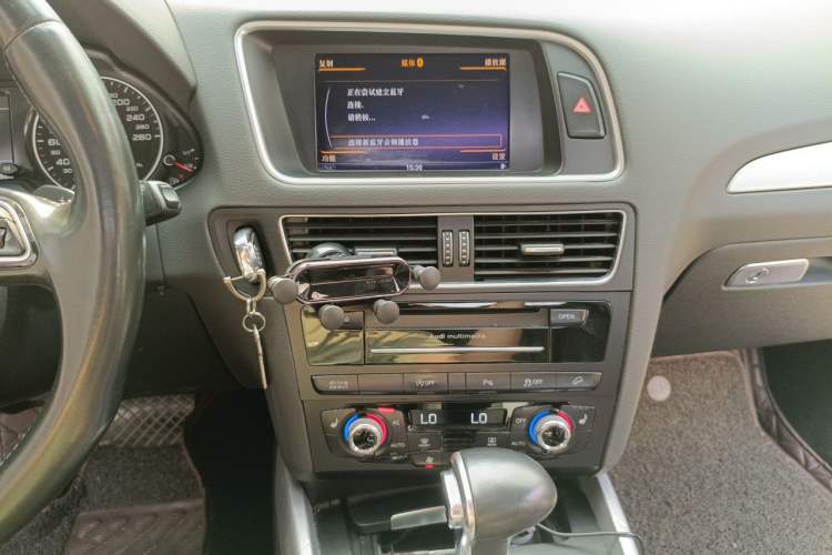 Used Audi Q5 2013 40 TFSI Dynamic Edition Audio And AC Panel