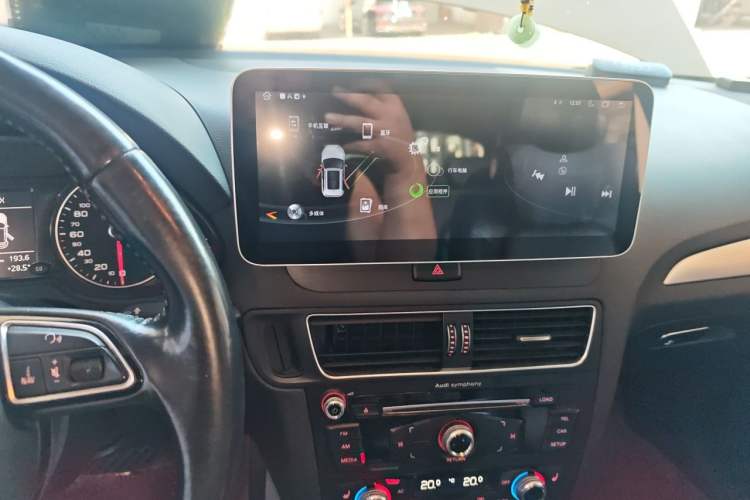Used Audi Q5 2013 40 TFSI Technology Edition Audio And AC Panel