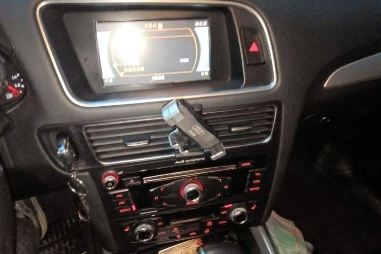 Used Audi Q5 2013 40 TFSI Technology Edition Audio And AC Panel