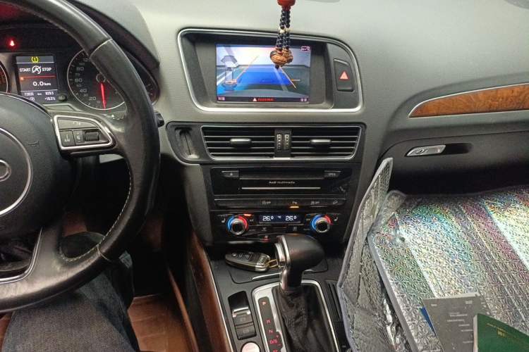 Used Audi Q5 2013 40 TFSI Comfort Edition Audio And AC Panel
