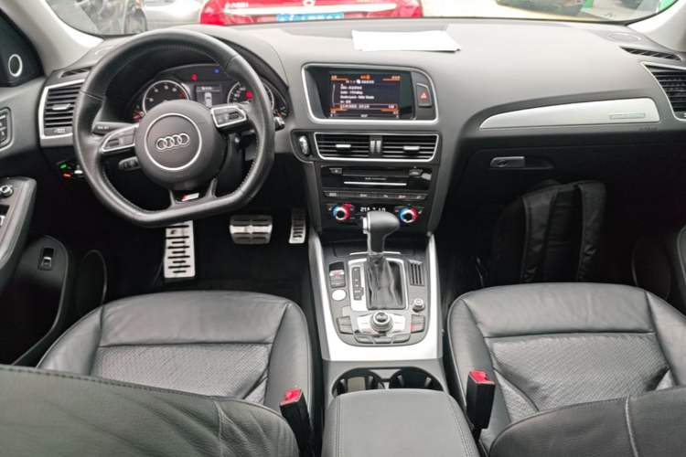 Used Audi Q5 2013 45 TFSI quattro Sport Edition Audio And AC Panel