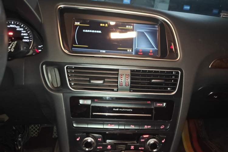 Used Audi Q5 2013 40 TFSI Comfort Edition Audio And AC Panel