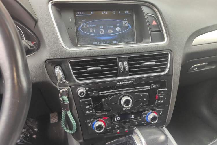 Used Audi Q5 2013 40 TFSI Technology Edition Audio And AC Panel