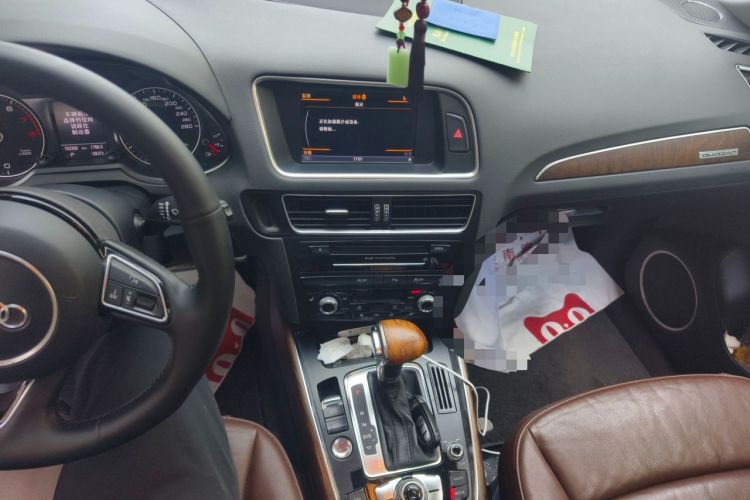 Used Audi Q5 2013 40 TFSI Comfort Edition Audio And AC Panel