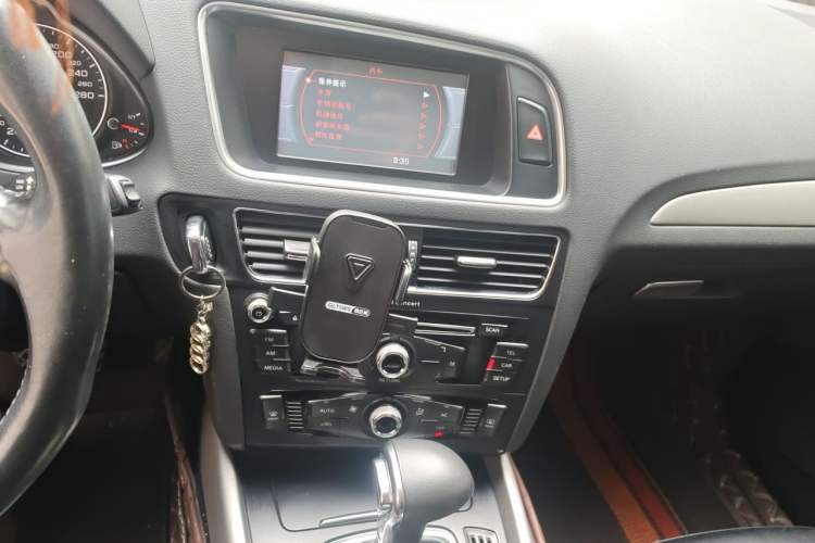 Used Audi Q5 2013 40 TFSI Ambition Audio And AC Panel